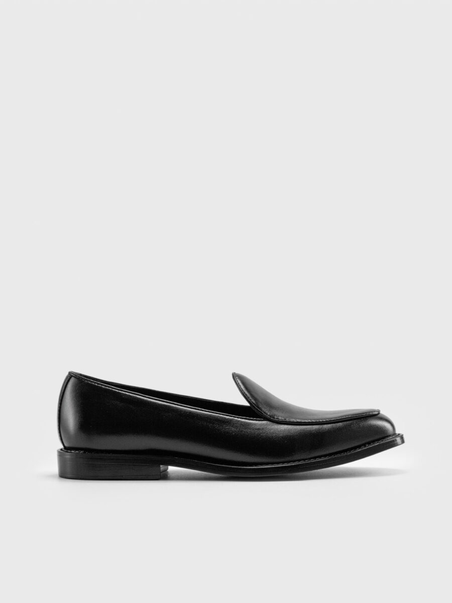 THE FLAT LOAFER BLACK LEATHER
